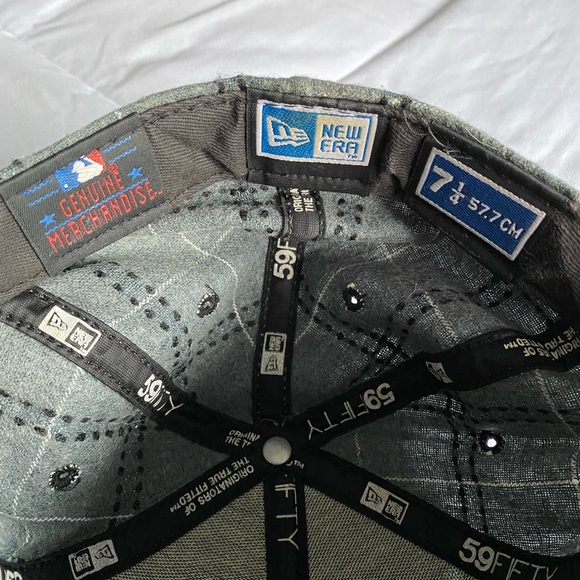 NEW ERA PLAID GREY BOSTON RED SOX FITTED HAT, 7.25 - Picture 4 of 6